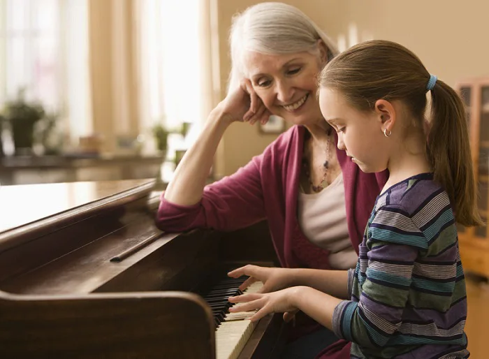granddaughter piano/ alert1